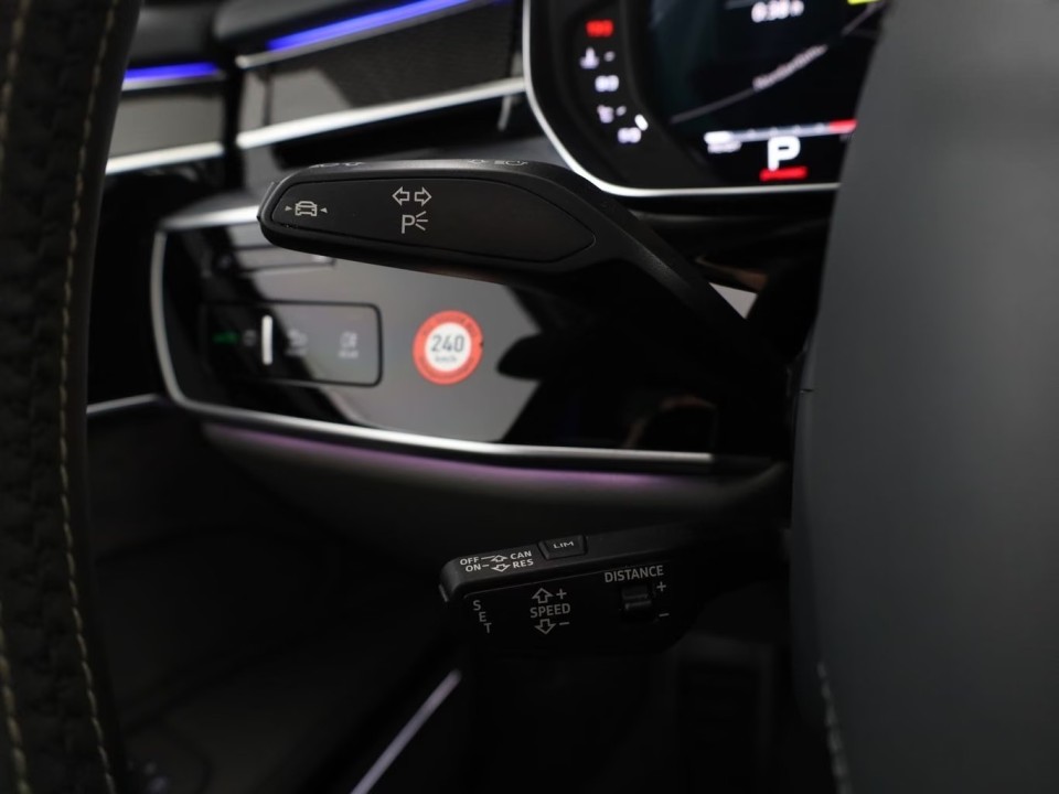 Audi S8 TFSI quattro - foto 11
