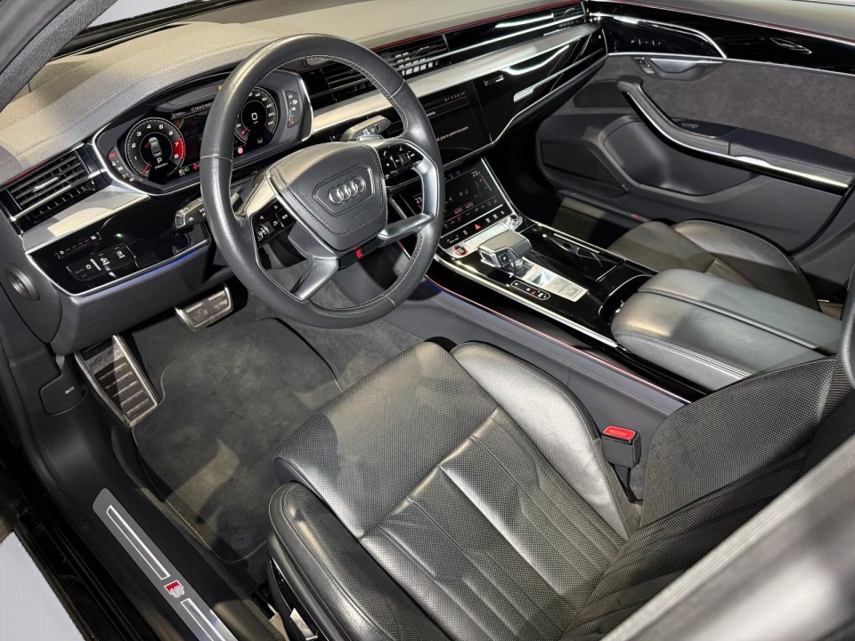 Audi S8 TFSI quattro (5)