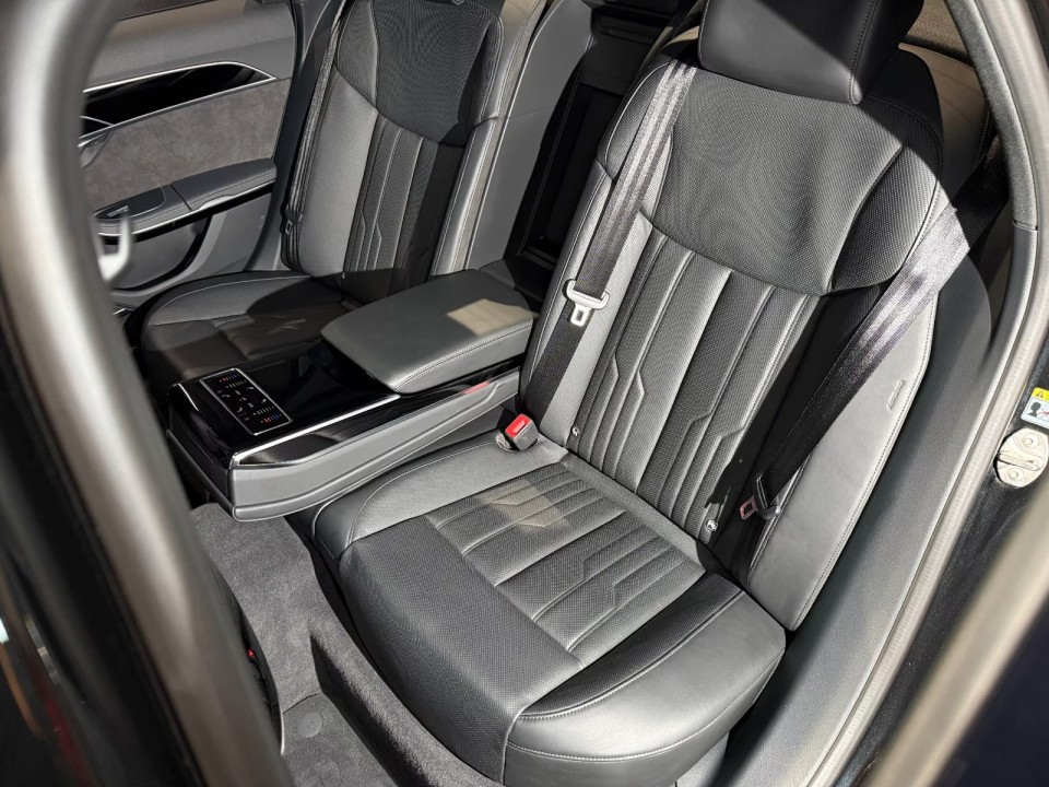 Audi S8 TFSI quattro - foto 7