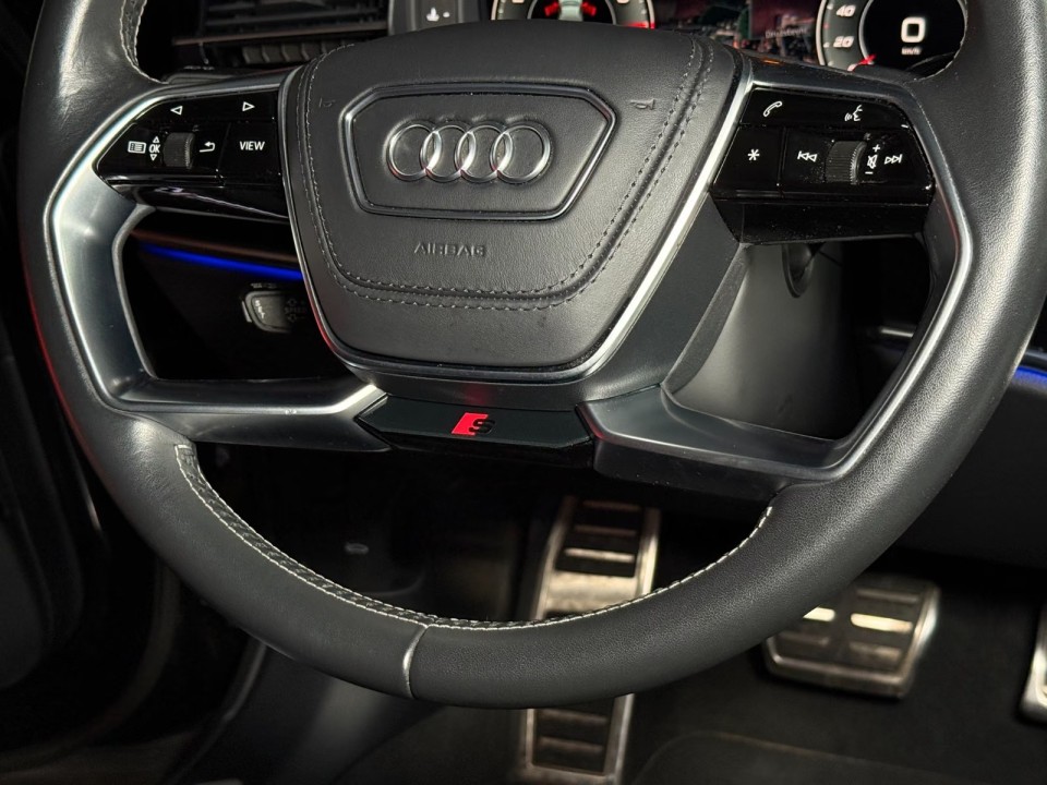 Audi S8 TFSI quattro - foto 12