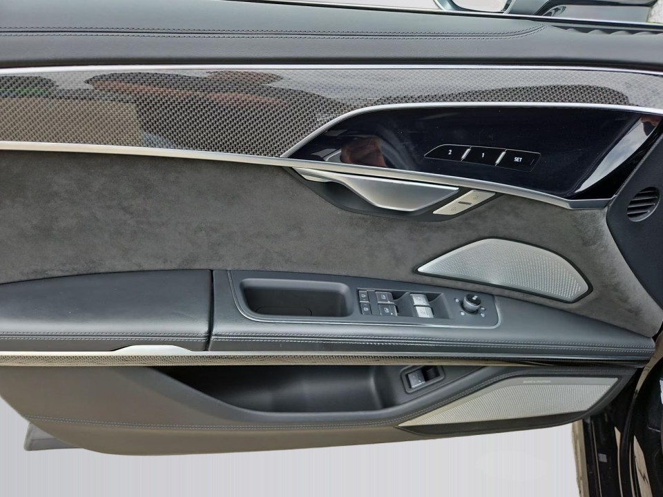 Audi S8 TFSI quattro - foto 24