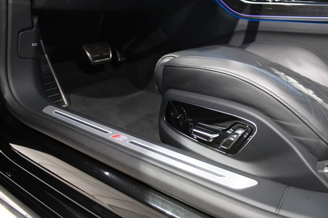 Audi S8 TFSI quattro - foto 14