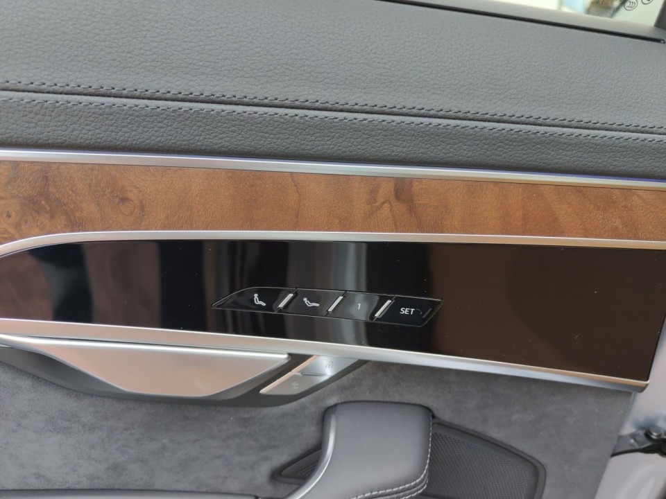 Audi S8 TFSI quattro - foto 16