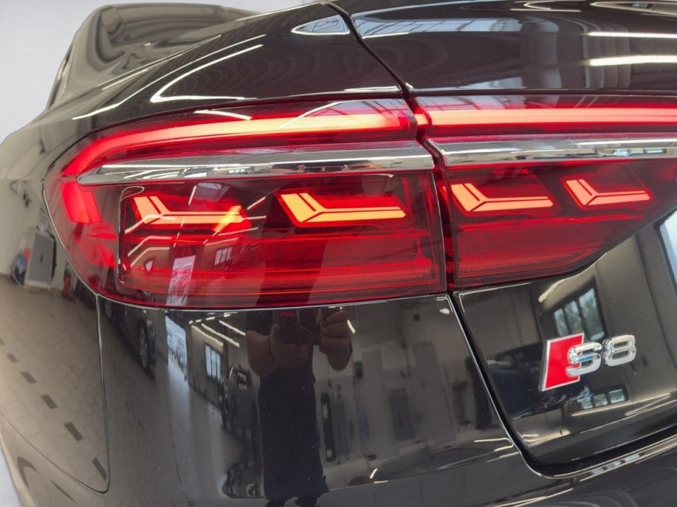 Audi S8 TFSI quattro - foto 13