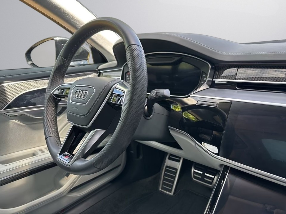 Audi S8 TFSI quattro (5)