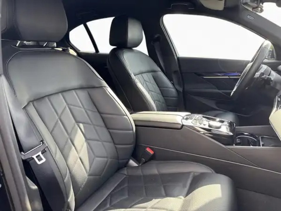BMW Seria 5 530e xDrive M-Sport - foto 9