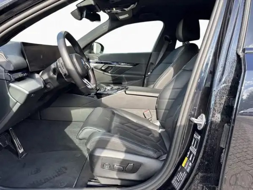 BMW Seria 5 530e xDrive M-Sport - foto 8