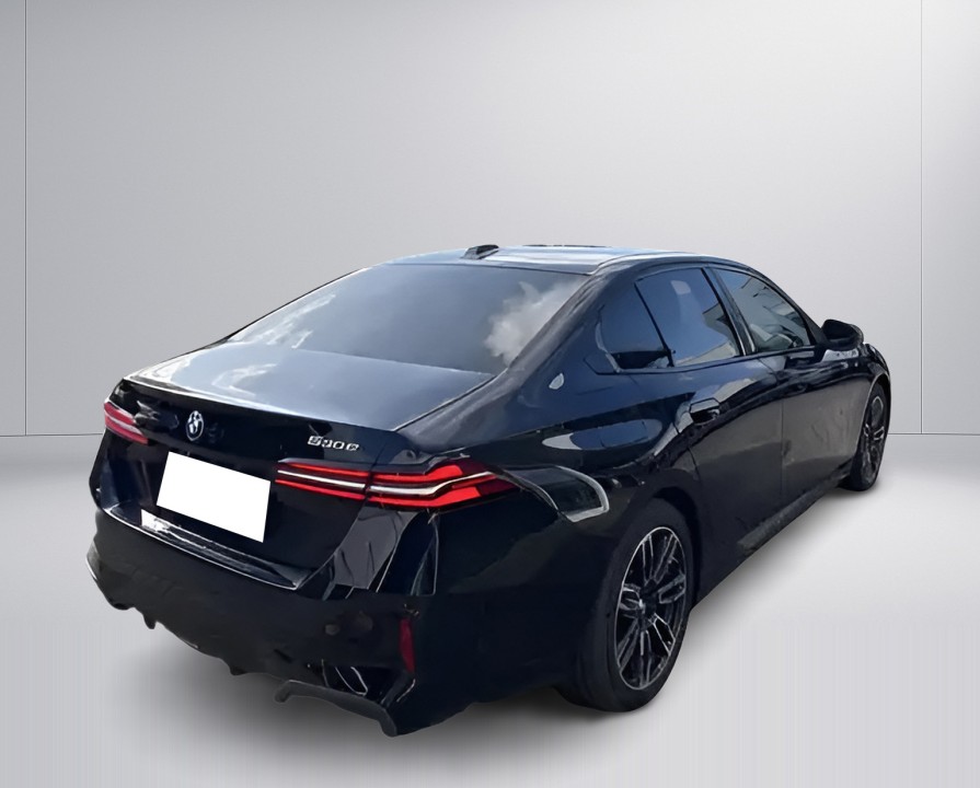 BMW Seria 5 530e xDrive M-Sport (2)