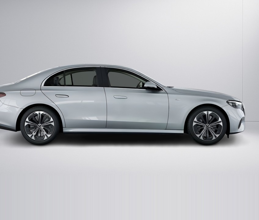 Mercedes-Benz E 300e 4MATIC Avantgarde (2)