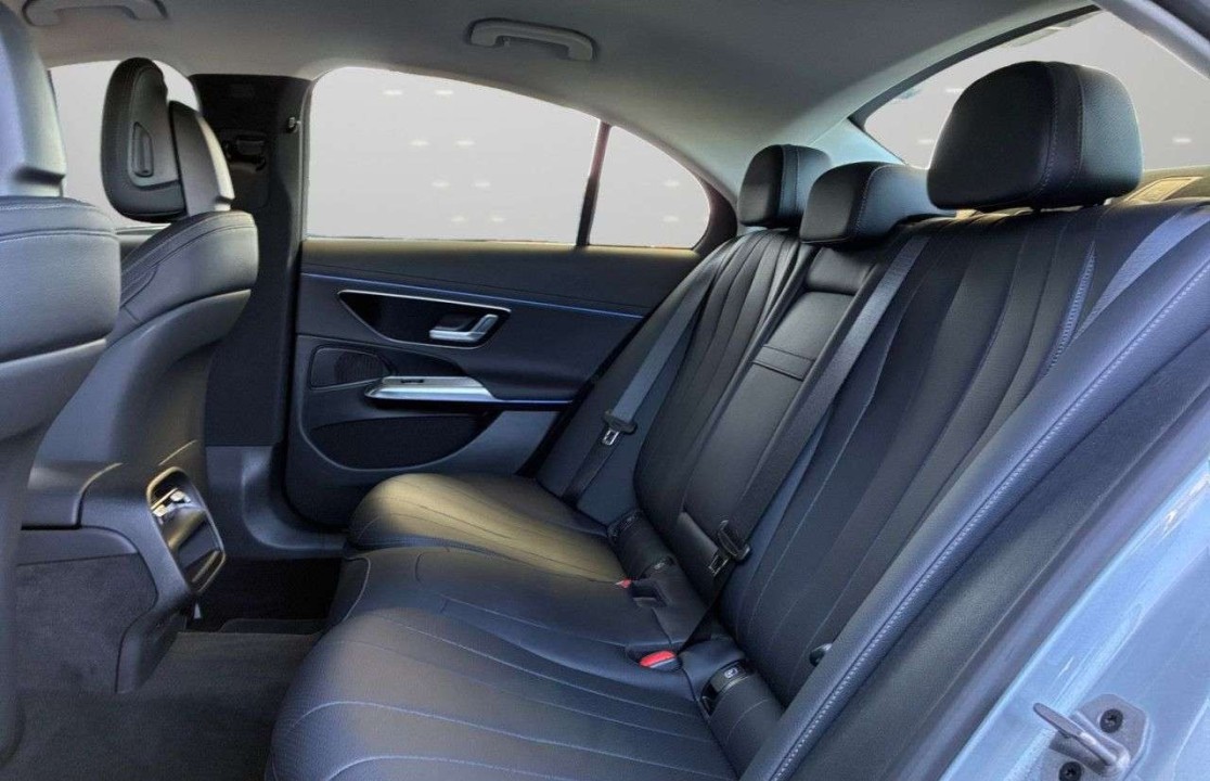 Mercedes-Benz E 300e 4MATIC Avantgarde - foto 9