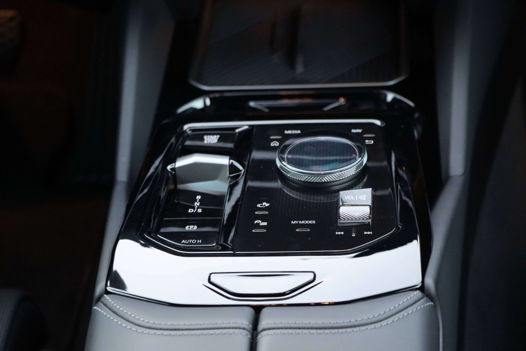 BMW Seria 5 530e xDrive - foto 15