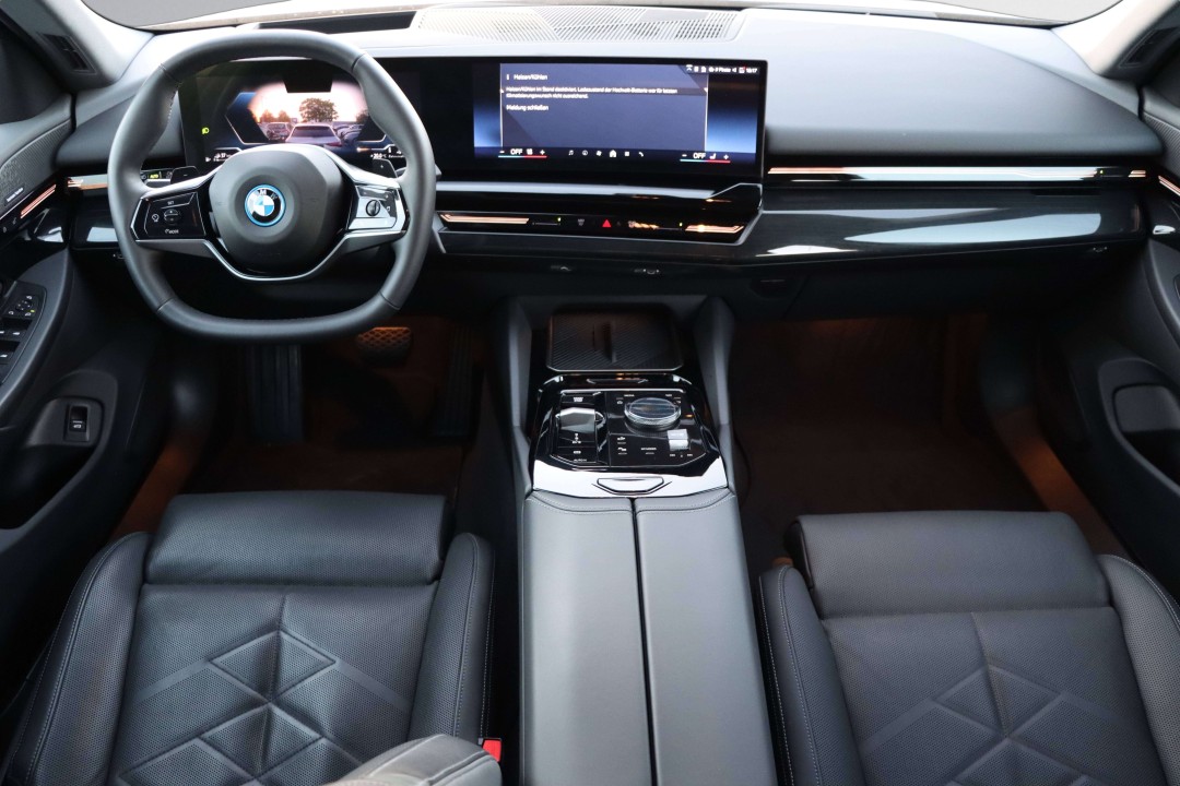 BMW Seria 5 530e xDrive - foto 8