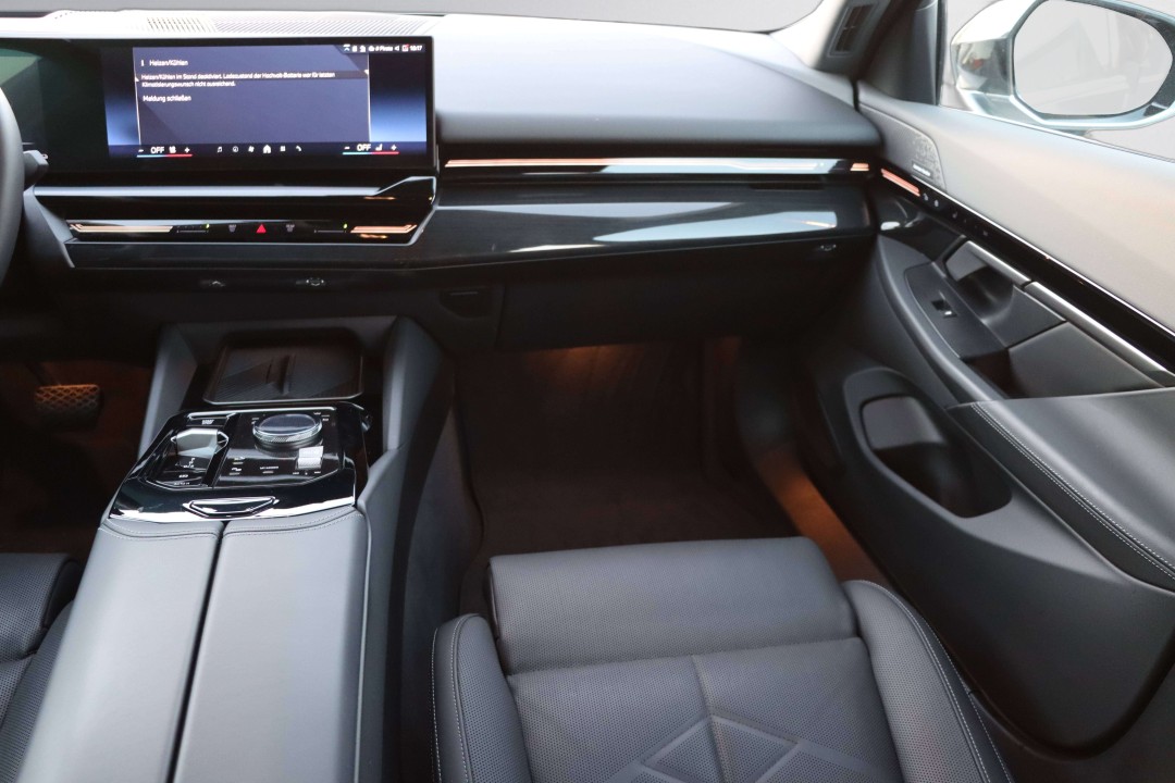 BMW Seria 5 530e xDrive - foto 14