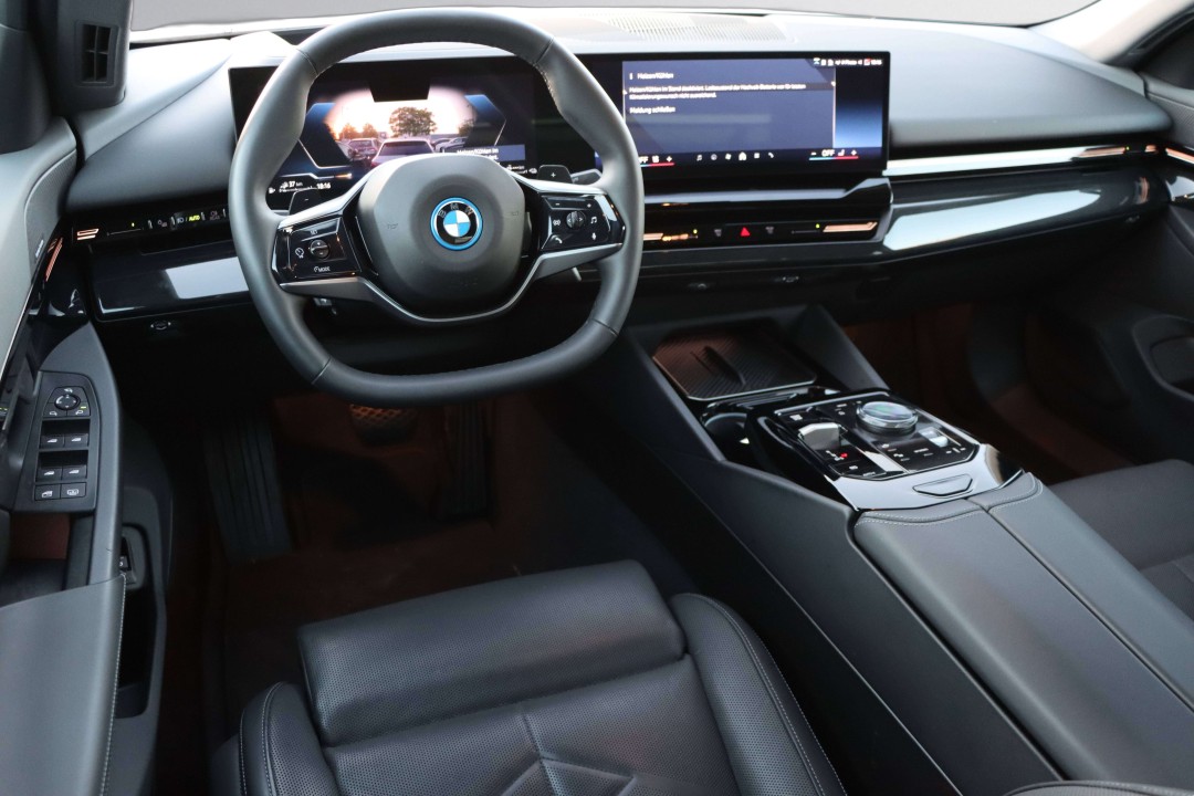 BMW Seria 5 530e xDrive - foto 11