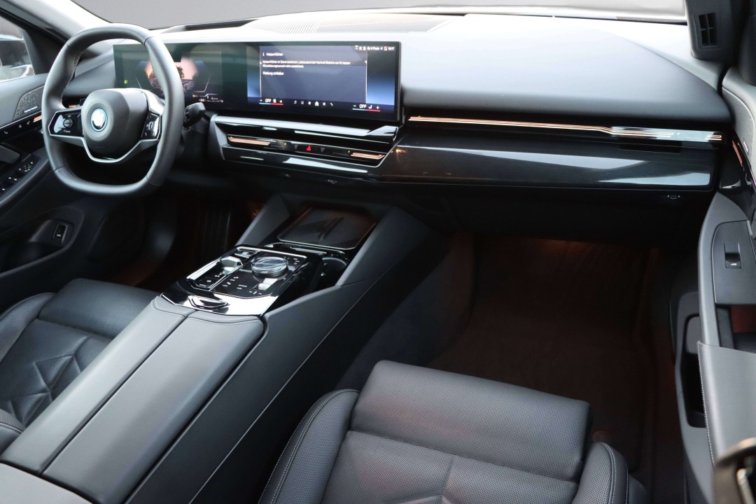 BMW Seria 5 530e xDrive - foto 10