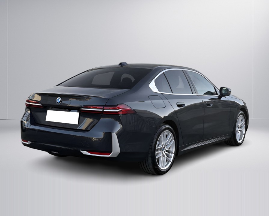 BMW Seria 5 530e xDrive (2)