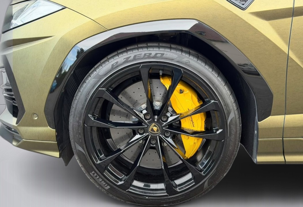 Lamborghini URUS - foto 34