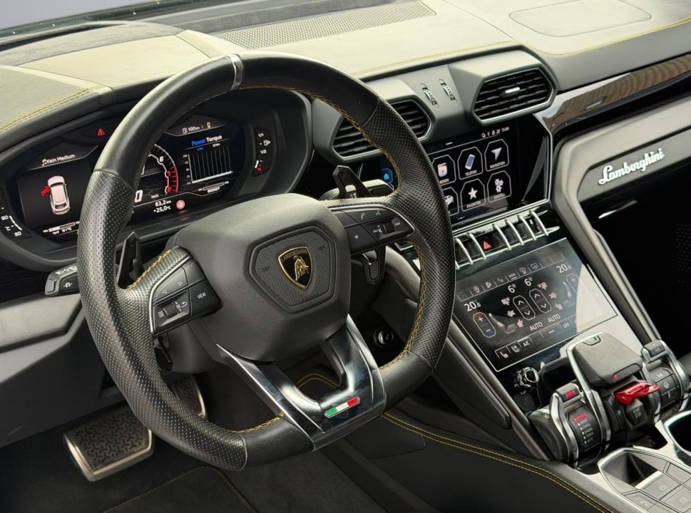 Lamborghini URUS - foto 17