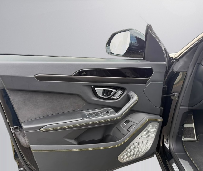 Lamborghini URUS - foto 31