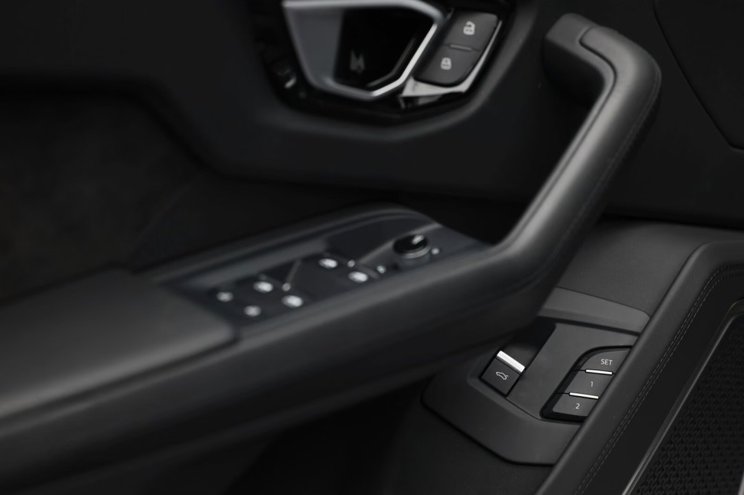 Lamborghini URUS - foto 24