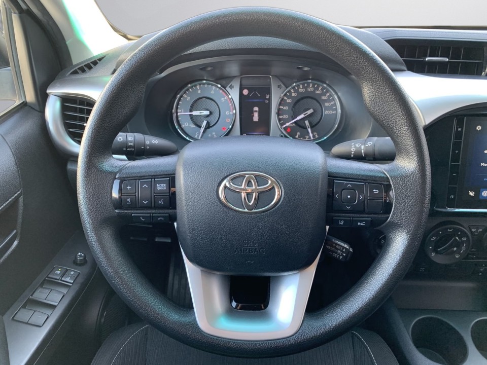 Toyota Hilux 2,4D (5)