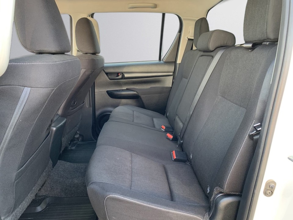 Toyota Hilux 2,4D - foto 11