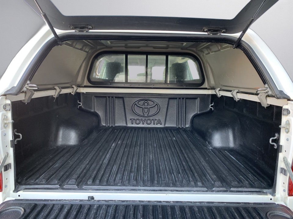Toyota Hilux 2,4D - foto 14