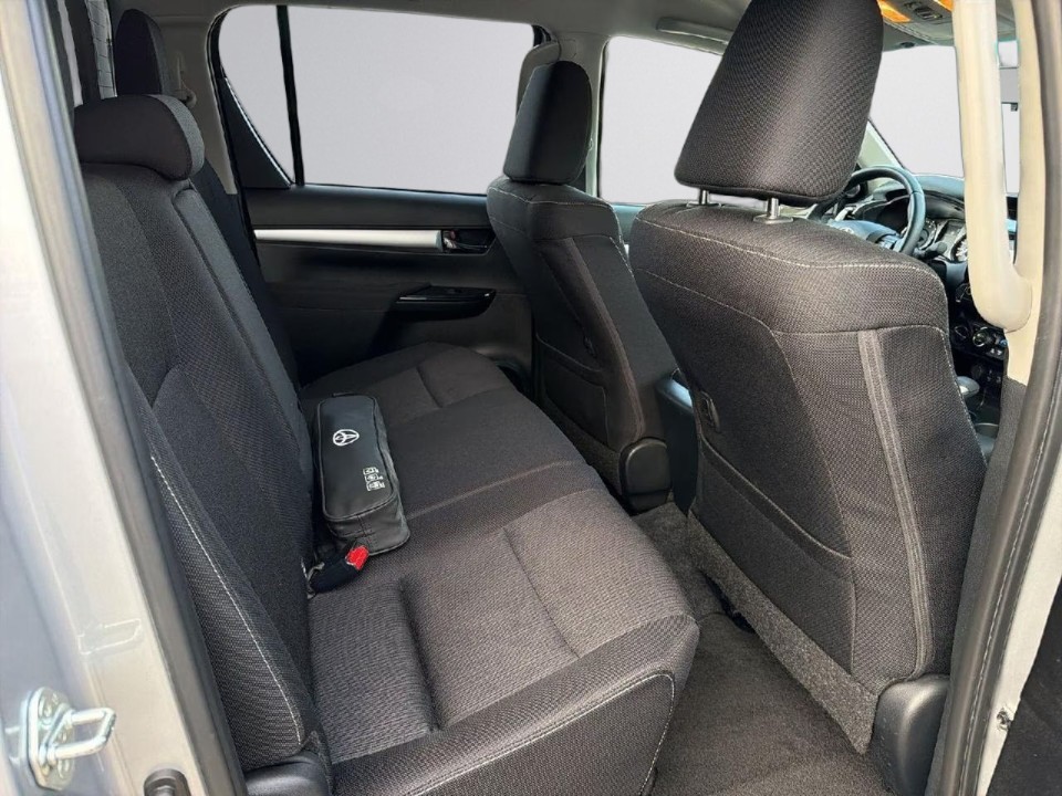Toyota Hilux 2,4D Comfort - foto 14
