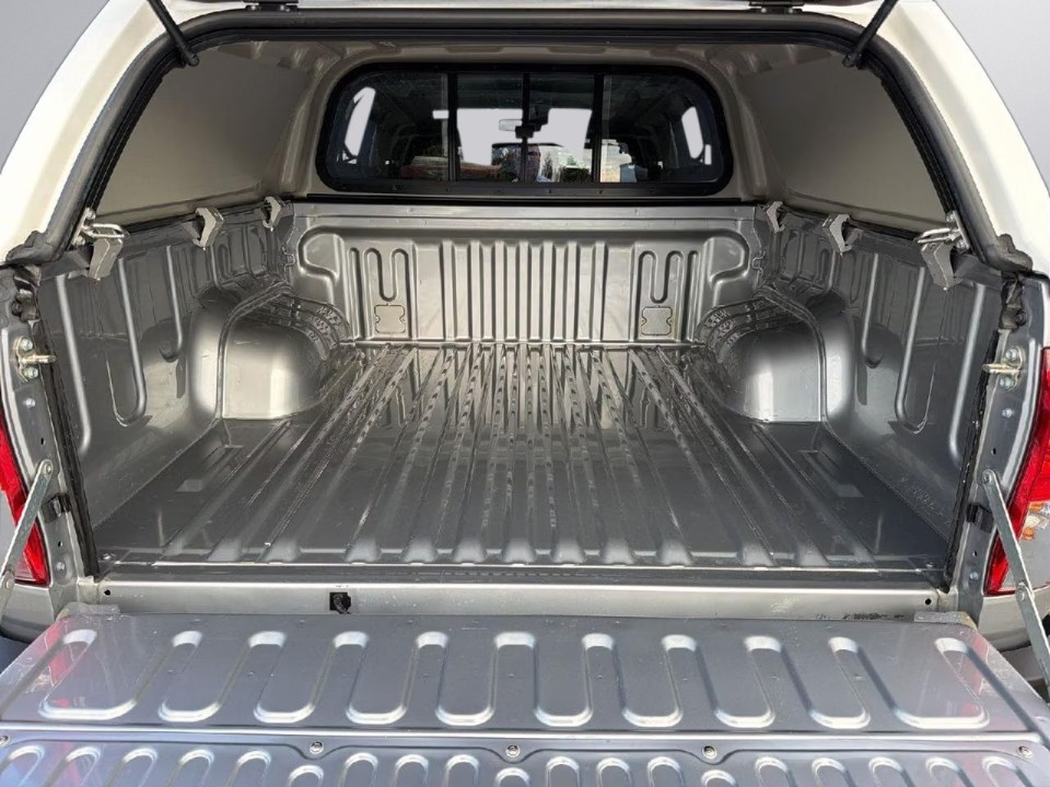 Toyota Hilux 2,4D Comfort - foto 15
