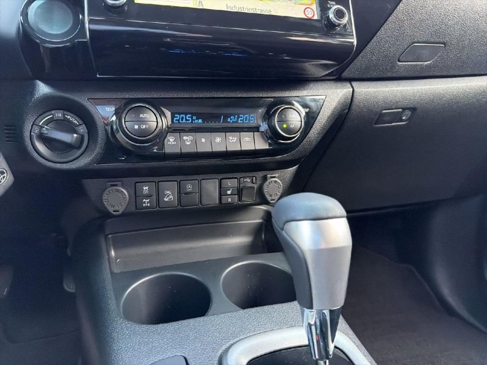 Toyota Hilux 2,4D Comfort - foto 12
