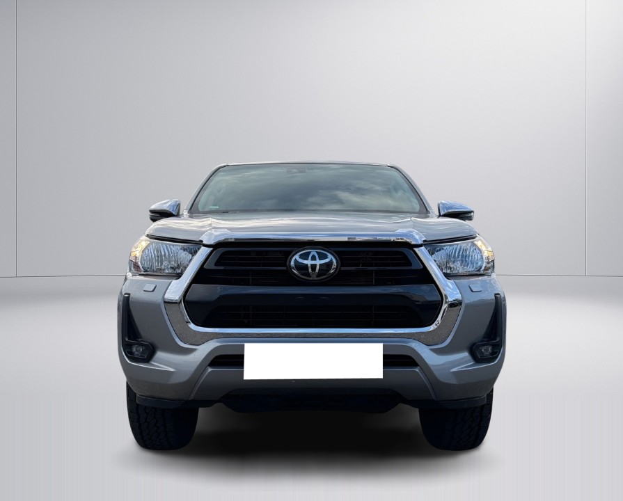 Toyota Hilux 2,4D Comfort (2)