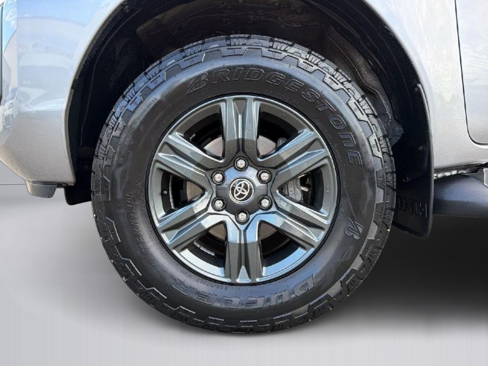 Toyota Hilux 2,4D Comfort - foto 16