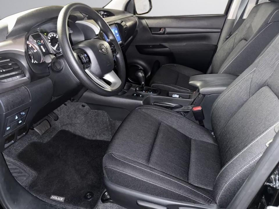 Toyota Hilux 2.4D - foto 9