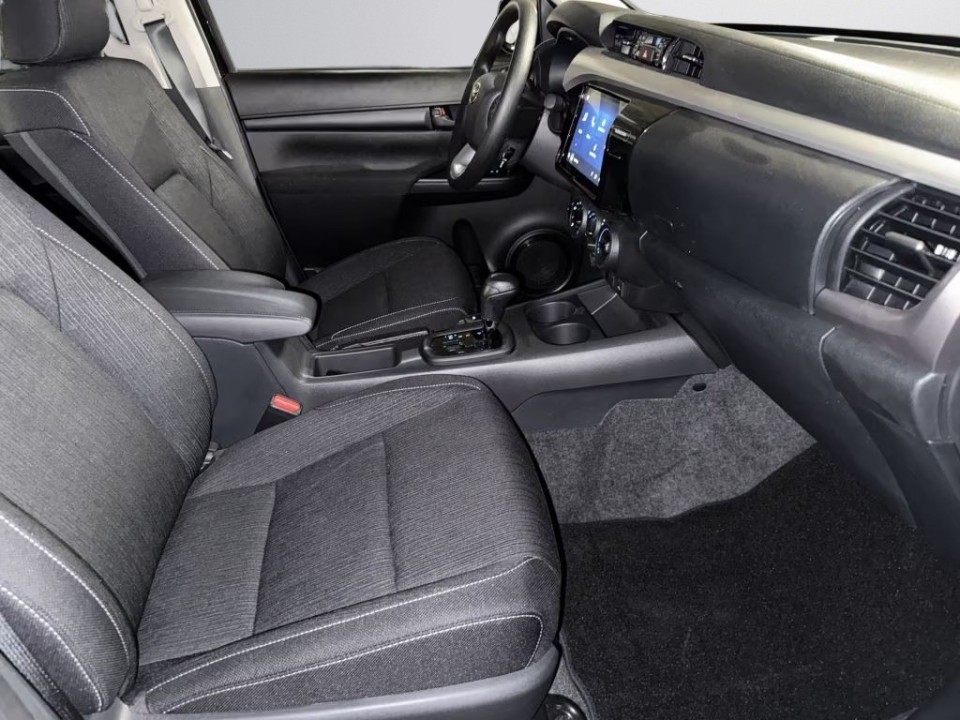 Toyota Hilux 2.4D - foto 10