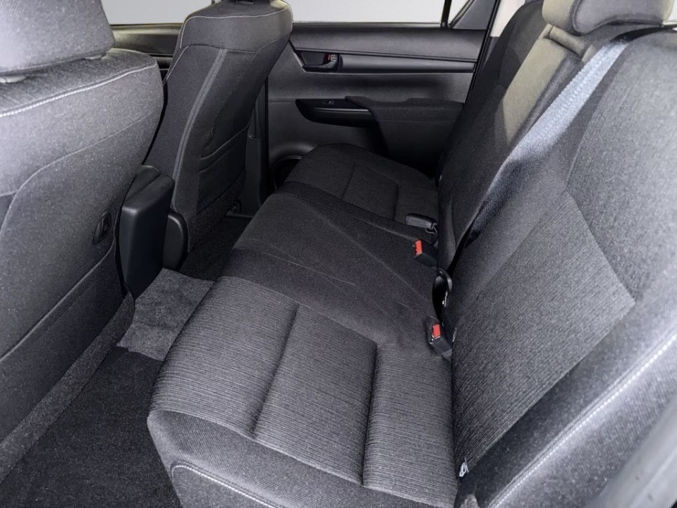 Toyota Hilux 2.4D - foto 17