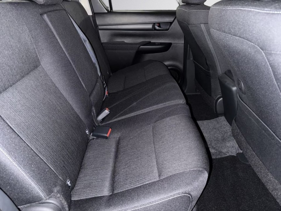 Toyota Hilux 2.4D - foto 16