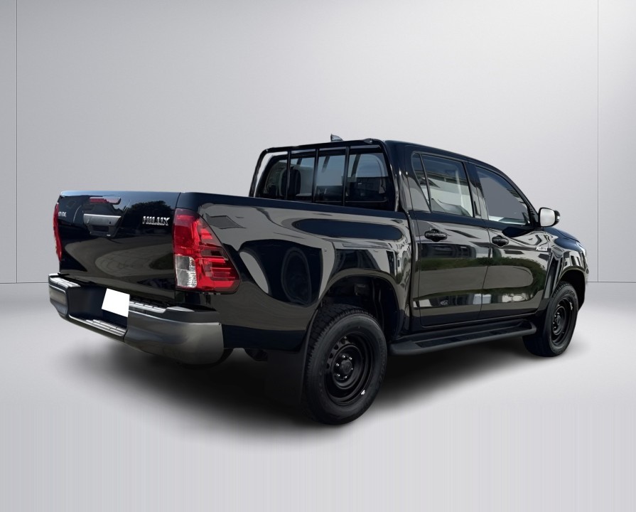 Toyota Hilux 2.4D (2)