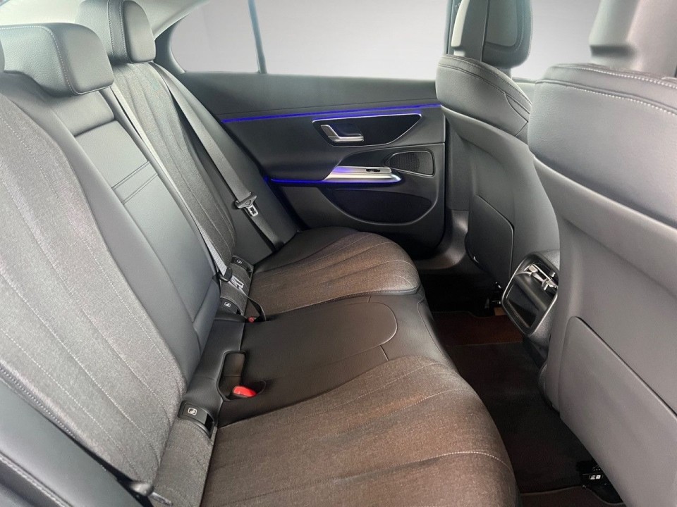 Mercedes-Benz E 300e Avantgarde - foto 23