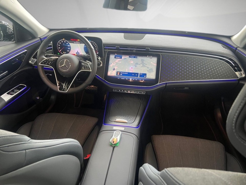 Mercedes-Benz E 300e Avantgarde - foto 13