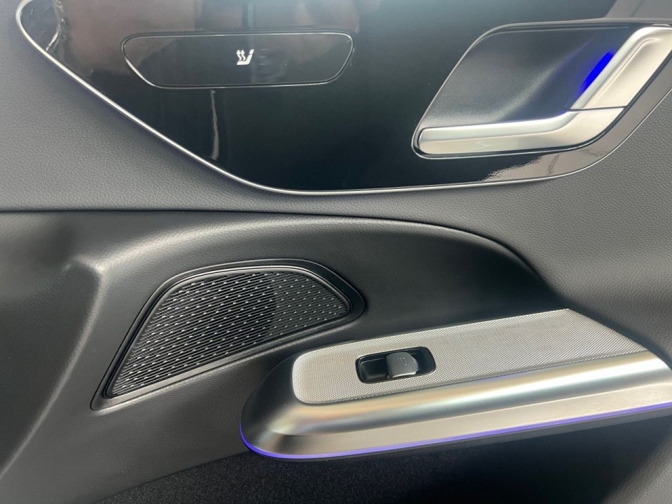 Mercedes-Benz E 300e Avantgarde - foto 27