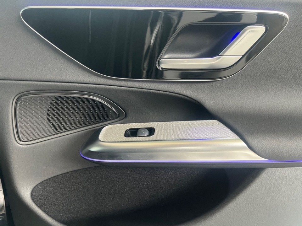 Mercedes-Benz E 300e Avantgarde - foto 28
