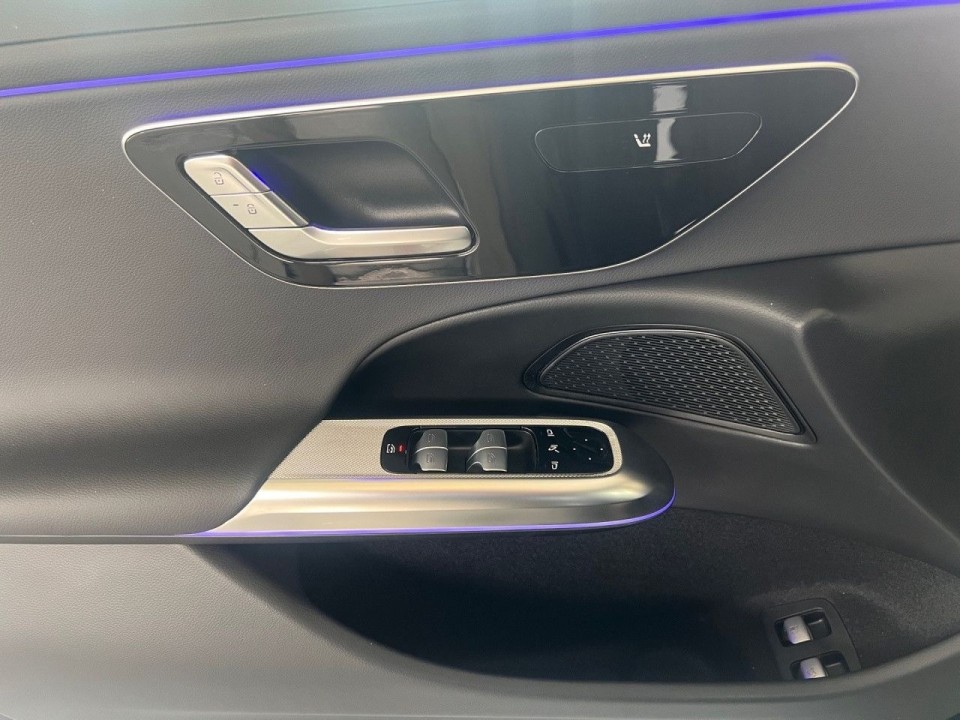Mercedes-Benz E 300e Avantgarde - foto 25