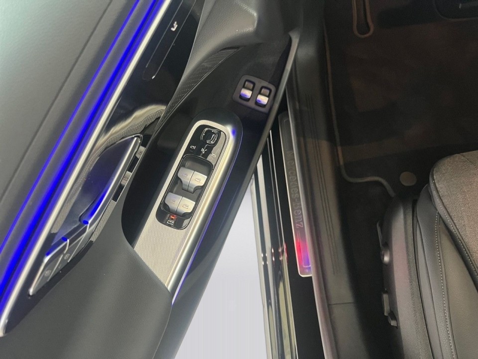 Mercedes-Benz E 300e Avantgarde - foto 26