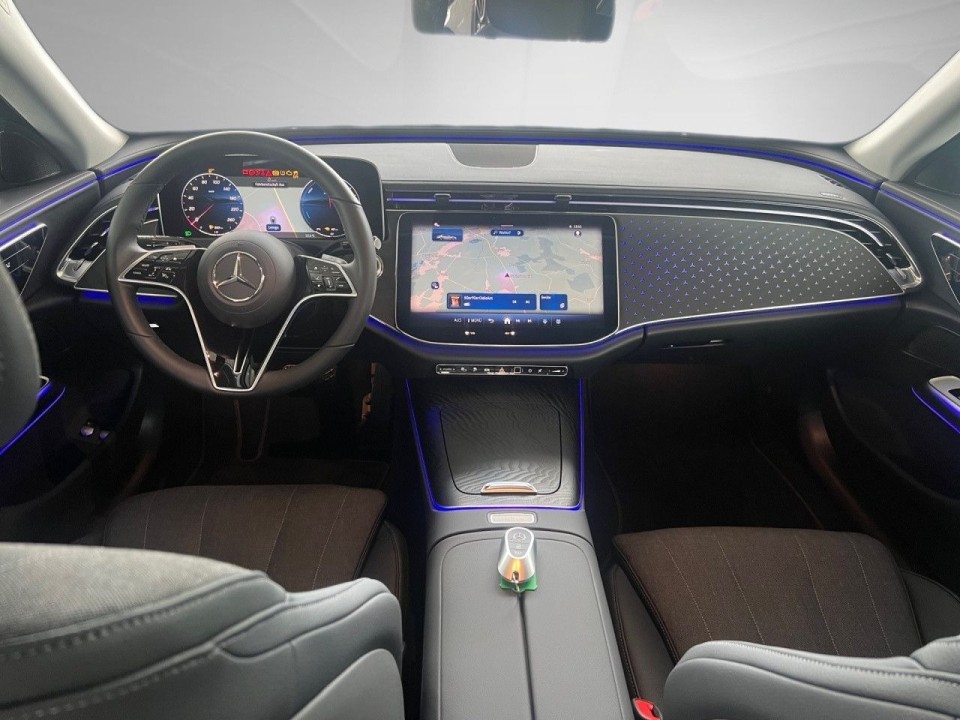 Mercedes-Benz E 300e Avantgarde - foto 14