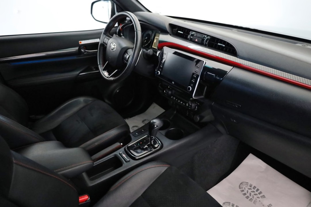 Toyota Hilux 2.8 D-4D GR Sport - foto 16