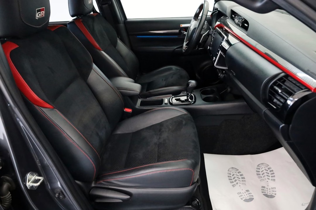 Toyota Hilux 2.8 D-4D GR Sport - foto 18