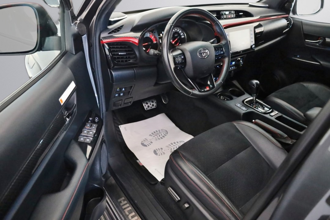 Toyota Hilux 2.8 D-4D GR Sport - foto 17