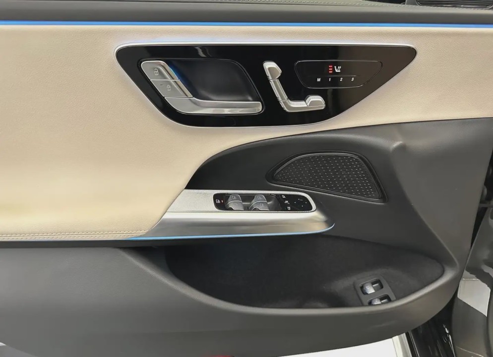Mercedes-Benz E 300e AMG Line - foto 10
