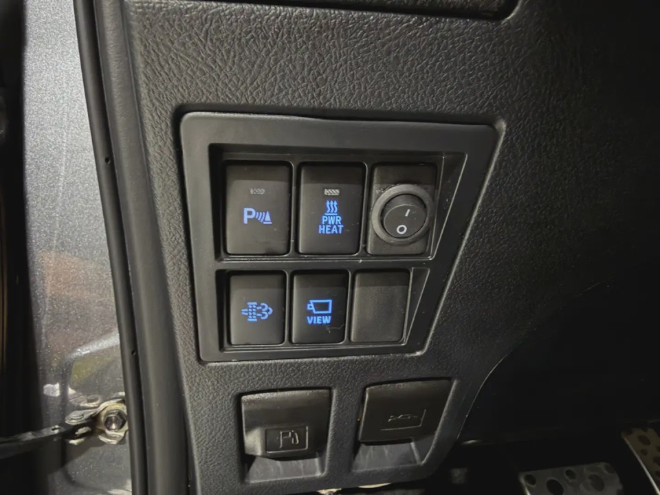 Toyota Hilux 2.8 D-4D 4WD GR Sport - foto 9