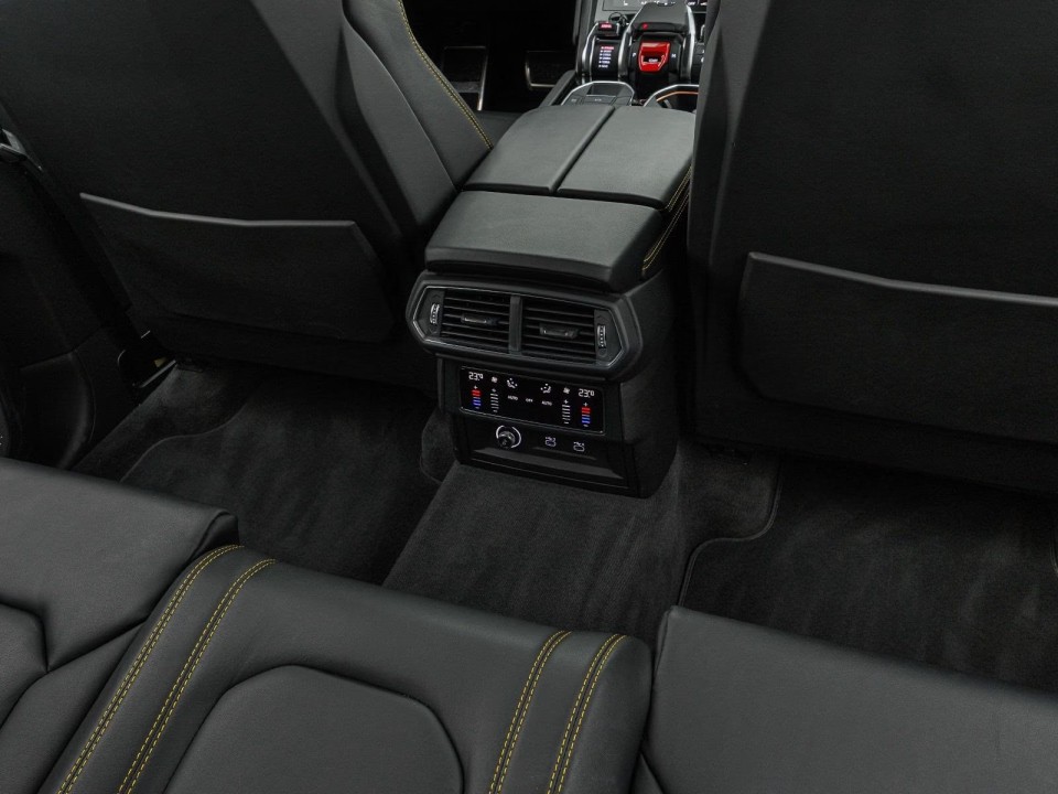 Lamborghini URUS - foto 18